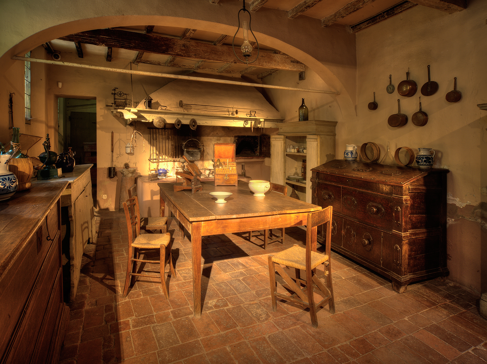 Archivio fotografico Musei Civici di Imola - Sergio Orselli - la cucina storica di Palazzo TozzoniSergio Orselli immagine dell'evento: Viaggio tra le più suggestive cucine storiche dei Castelli d'Emilia Romagna - Palazzo Tozzoni a Imola